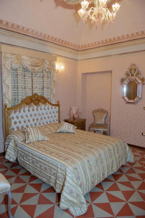 Palazzo Tilli Casoli  Екстер'єр фото