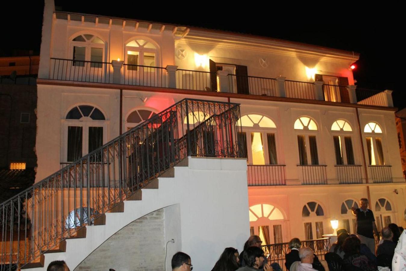 Palazzo Tilli Casoli  Екстер'єр фото